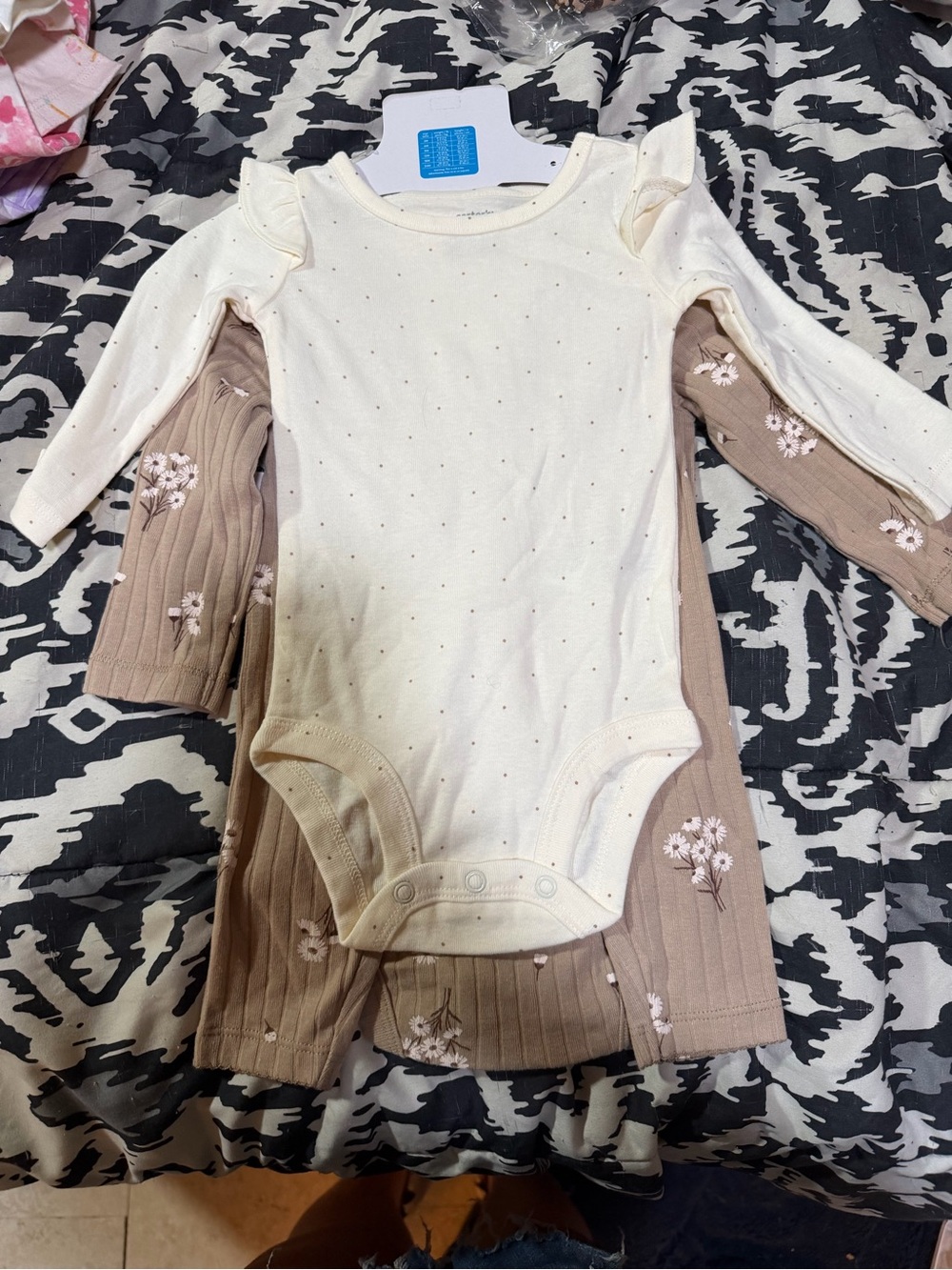 Carters set - Picture 3 of 3